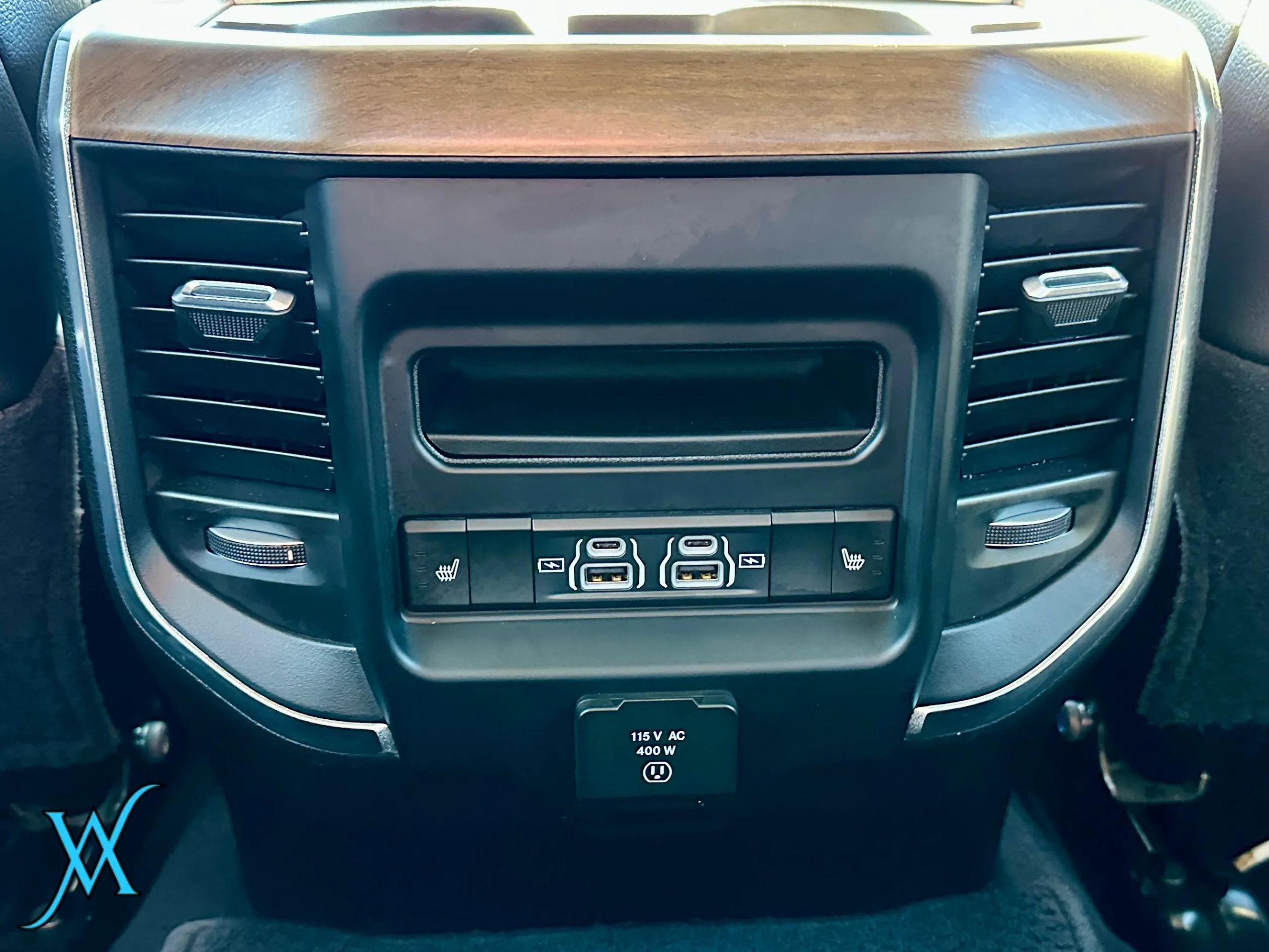 Used 2024 RAM 2500 Laramie AWD/4WD image 37