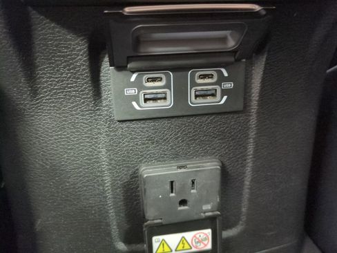 Used 2022 Jeep Wrangler Unlimited Sahara image 16