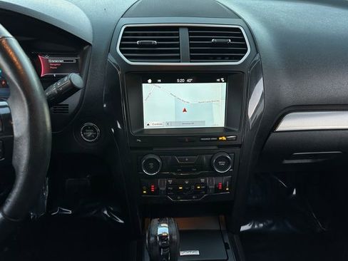 Used 2018 Ford Explorer XLT w/ Equipment Group 202A image 16