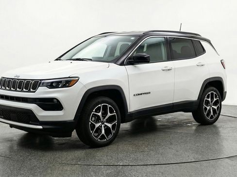 Used 2025 Jeep Compass Limited image 3