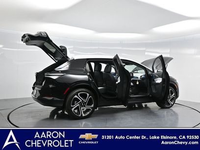 New 2025 Chevrolet Equinox EV LT w/ Convenience Package II