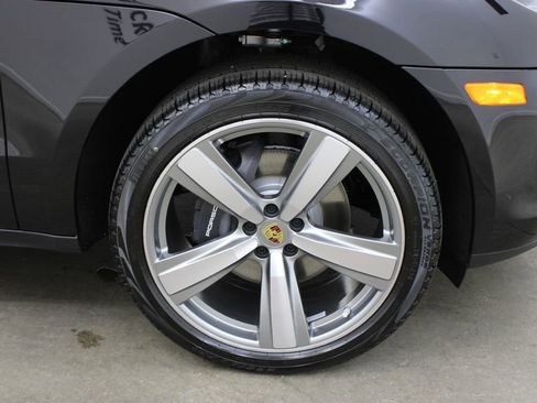 New 2026 Porsche Macan image 16