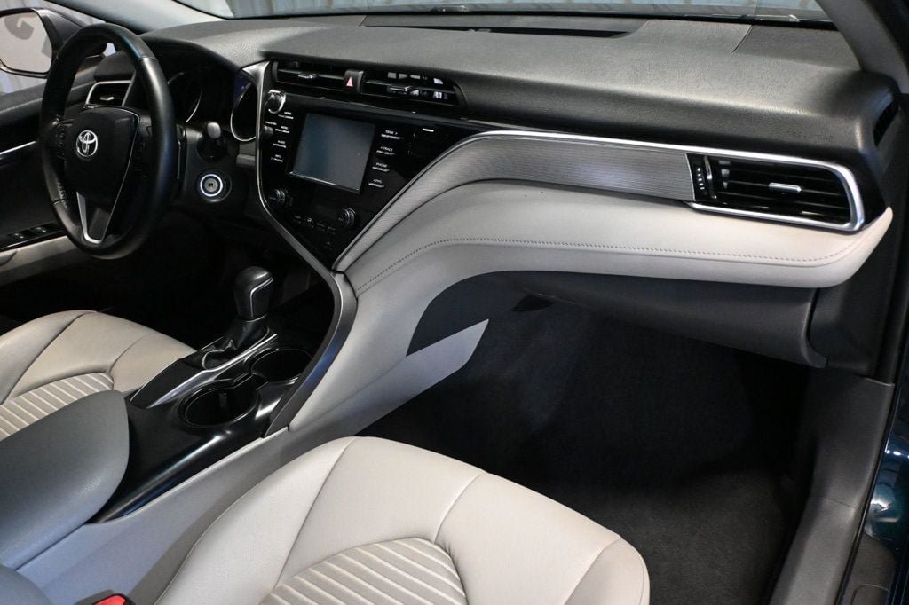 Used 2018 Toyota Camry SE FWD image 7
