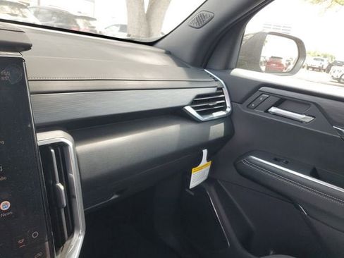 New 2026 GMC Acadia Elevation image 25