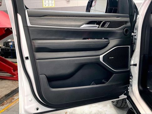 Used 2024 Jeep Wagoneer L Series II w/ Flexible Seating Group image 26