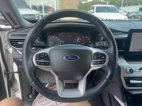 Used 2022 Ford Explorer XLT w/ Equipment Group 202A AWD/4WD image 10