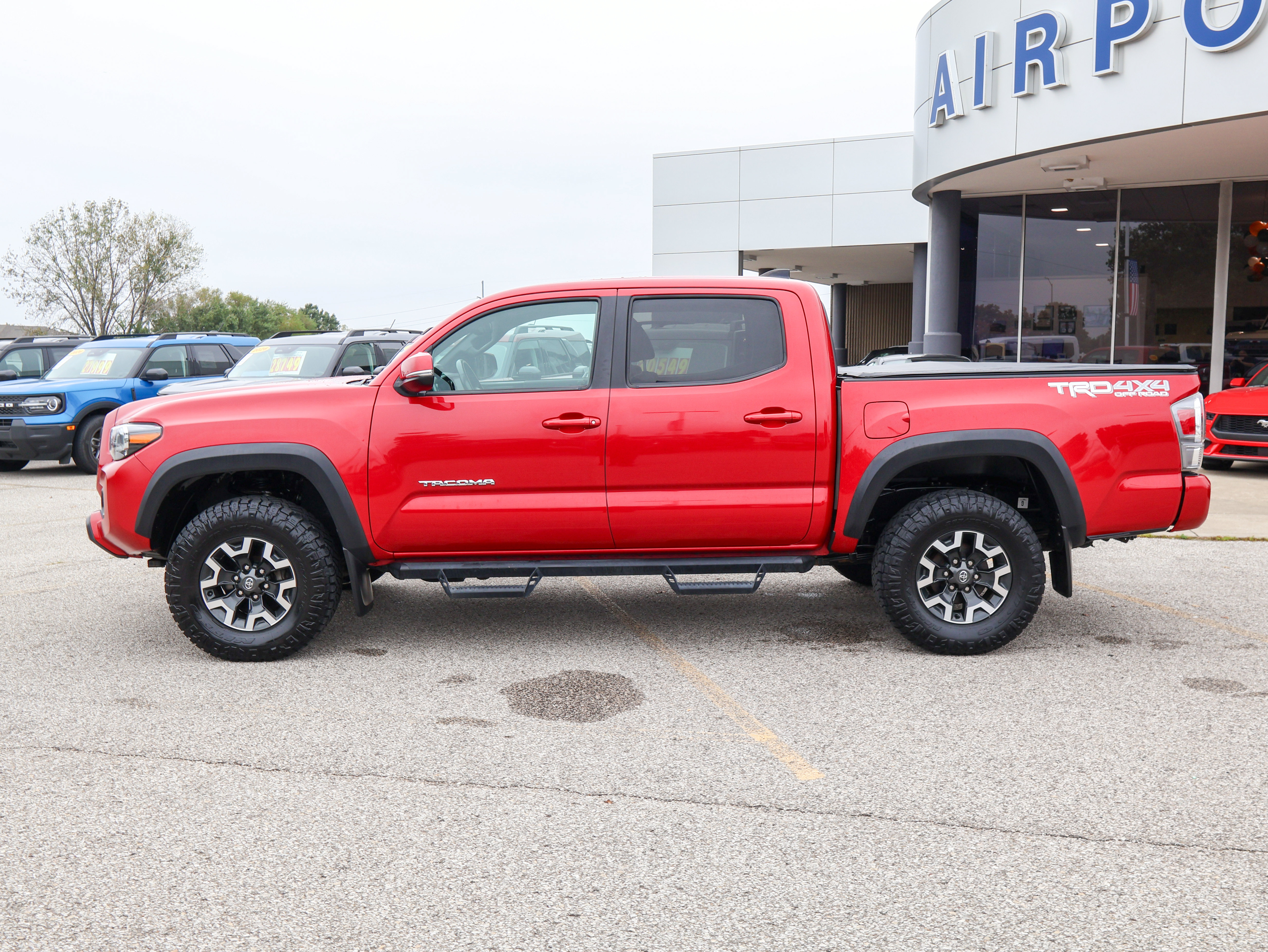 Used 2022 Toyota Tacoma TRD Off-Road w/ Technology Package AWD/4WD image 2