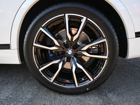 Used 2022 BMW X7 xDrive40i w/ M Sport Package AWD/4WD image 40