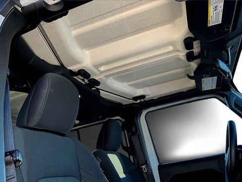 Used 2022 Jeep Gladiator Sport image 28