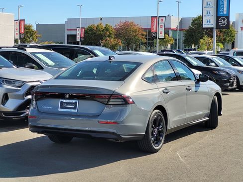 Used 2025 Honda Accord SE image 5