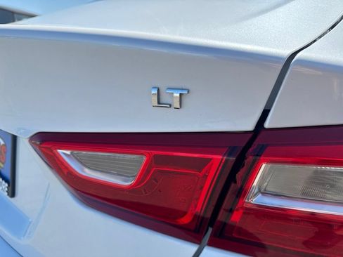 Used 2017 Chevrolet Malibu LT FWD image 38