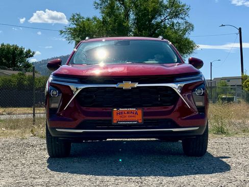 New 2025 Chevrolet Trax LT w/ Driver Confidence Package image 11