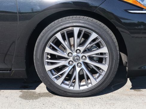 Used 2019 Lexus ES 350 Luxury w/ Premium Package image 11