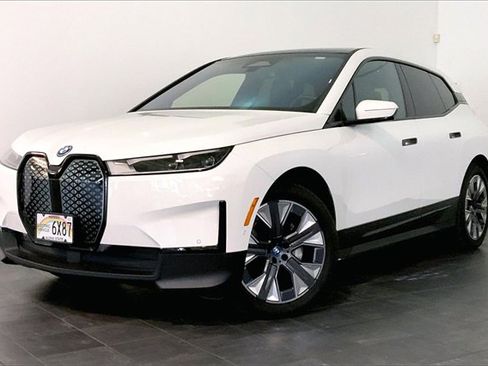 Used 2025 BMW iX xDrive50 image 1