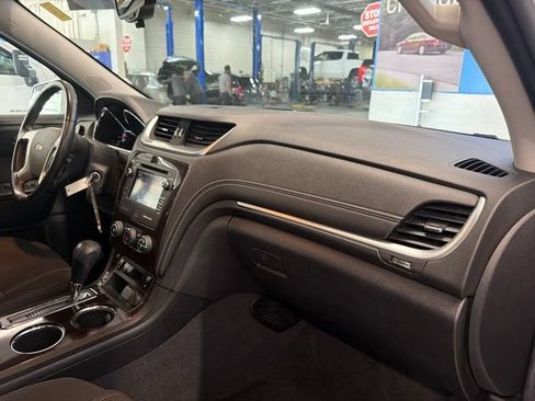 Used 2017 Chevrolet Traverse LT w/ Style and Technology Package AWD/4WD image 26
