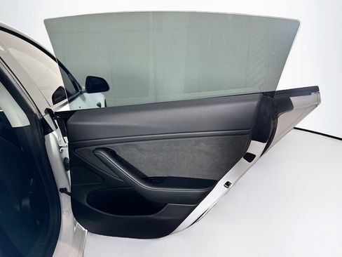 Used 2020 Tesla Model 3 Performance image 28