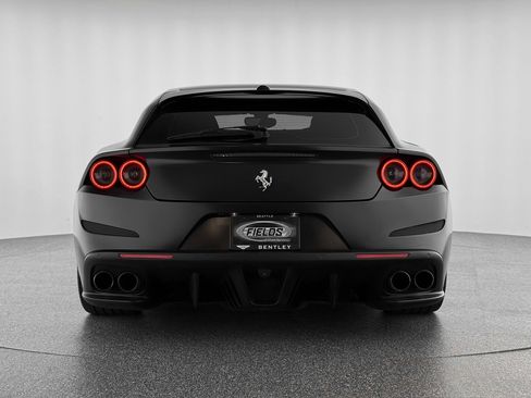 Used 2018 Ferrari GTC4Lusso T image 5