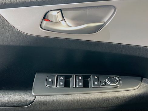 Used 2022 Kia Forte LXS FWD image 13