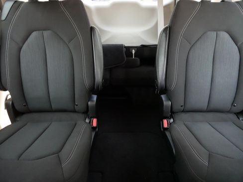 Used 2023 Chrysler Voyager LX FWD image 13
