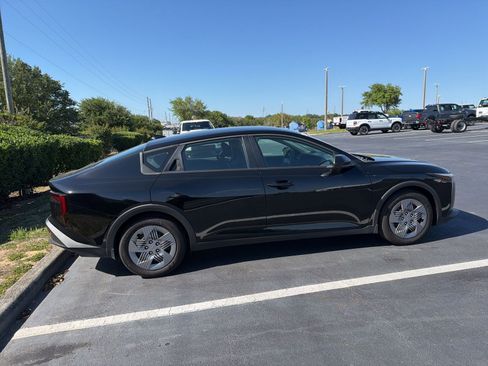 Used 2025 Kia K4 LX image 3
