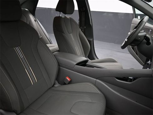 Used 2025 Hyundai Elantra SEL image 26