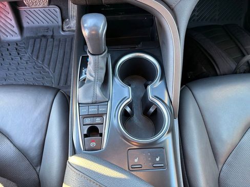 Used 2020 Toyota Camry XLE image 21