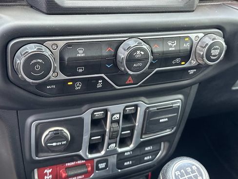 Used 2018 Jeep Wrangler Unlimited Rubicon AWD/4WD image 22
