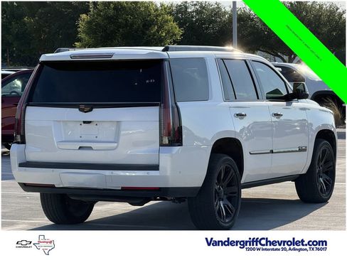 Used 2020 Cadillac Escalade Luxury RWD image 4