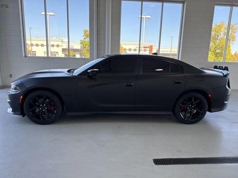 Used 2023 Dodge Charger R/T w/ Blacktop Package image 3