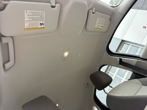 Used 2012 Ford Focus SE FWD image 23