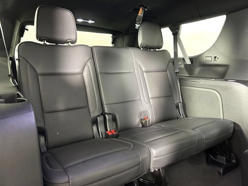 Used 2025 GMC Yukon XL Denali AWD/4WD image 14