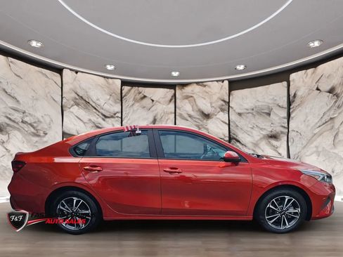 Used 2024 Kia Forte LXS FWD image 4