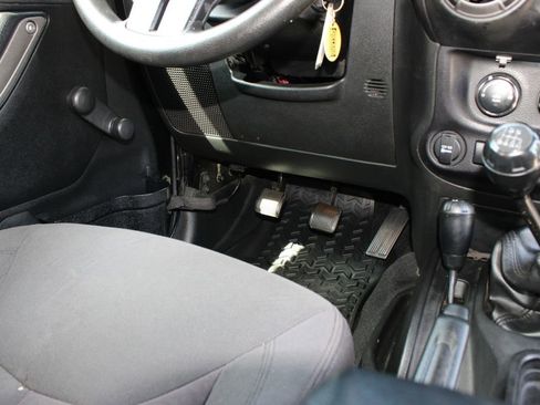 Used 2015 Jeep Wrangler Sport AWD/4WD image 8