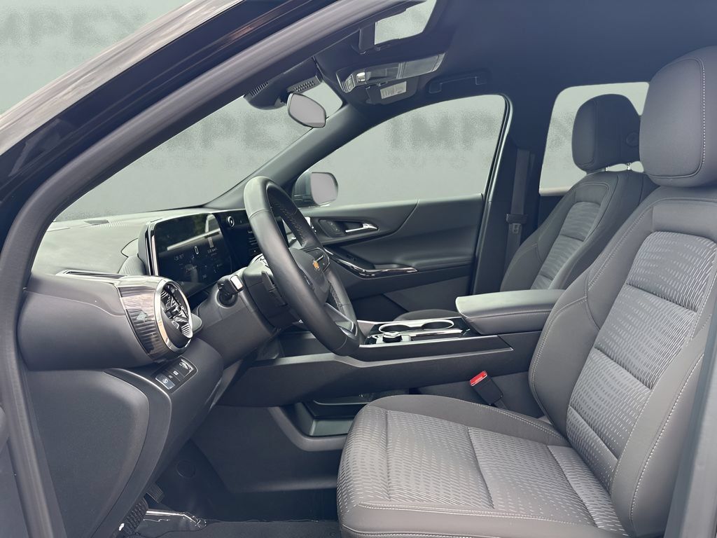 Used 2026 Chevrolet Equinox LT FWD image 9