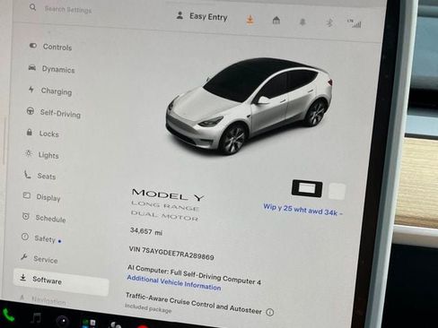 Used 2024 Tesla Model Y Long Range AWD/4WD image 19