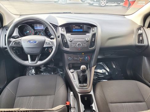 Used 2017 Ford Focus S image 25