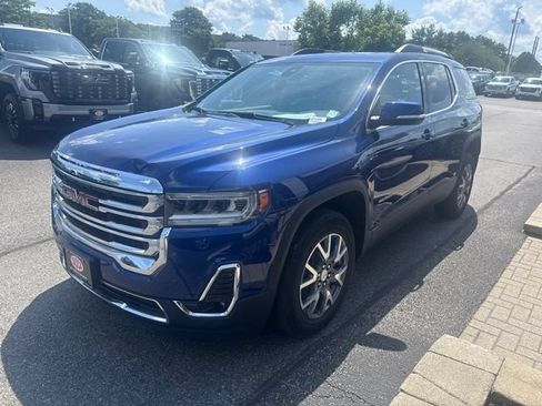 Used 2023 GMC Acadia SLT w/ Preferred Package AWD/4WD image 3