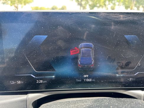 Used 2023 BMW i4 eDrive35 w/ Premium Package image 9