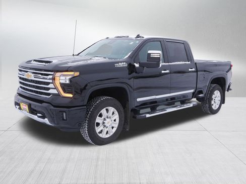 Used 2024 Chevrolet Silverado 3500 High Country w/ High Country Premium Package image 3