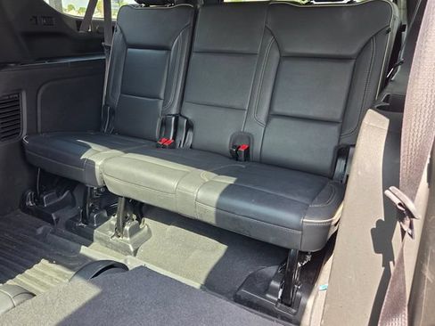 Used 2023 GMC Yukon XL SLT w/ SLT Premium Package RWD image 10