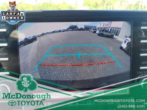 Used 2024 Toyota Sienna XLE FWD image 3