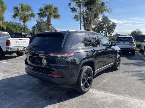 New 2025 Jeep Grand Cherokee Limited w/ Luxury Tech Group II image 7