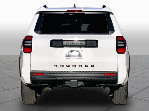 Used 2025 Toyota 4Runner SR5 AWD/4WD image 5
