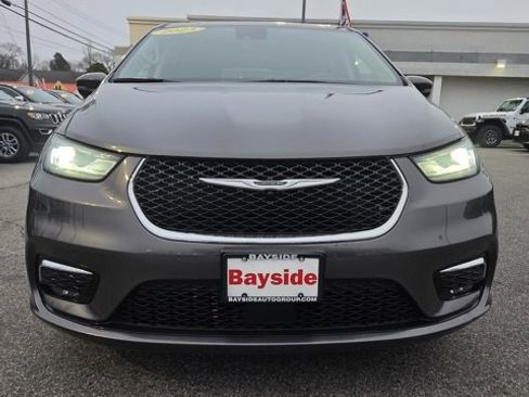 Used 2023 Chrysler Pacifica Touring-L image 4