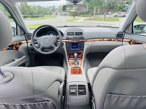 Used 2006 Mercedes-Benz E 350 4MATIC Sedan image 10