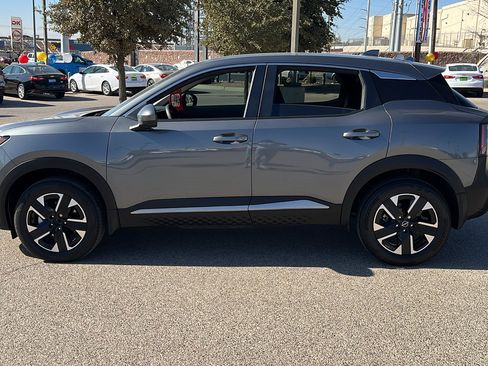 Used 2025 Nissan Kicks SV image 4