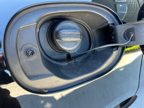 Used 2021 Porsche Macan image 39