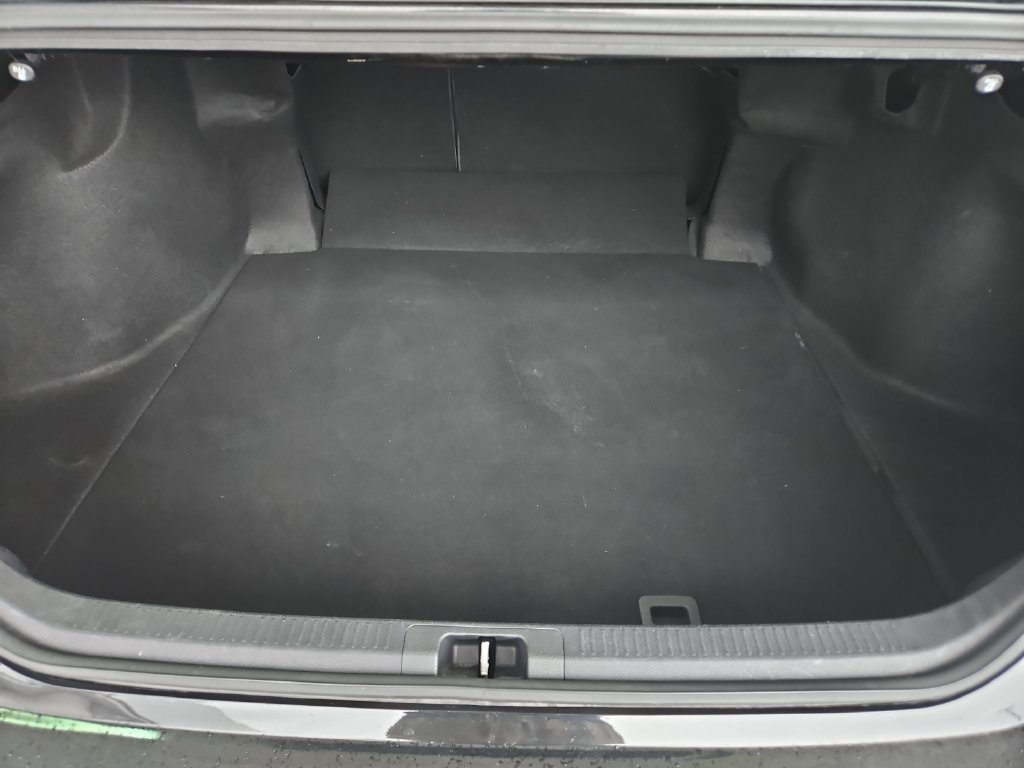 Used 2020 Toyota Camry SE FWD image 9