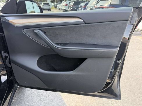 Used 2024 Tesla Model Y Long Range AWD/4WD image 8