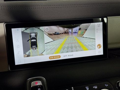 Used 2023 Land Rover Defender 110 SE image 17